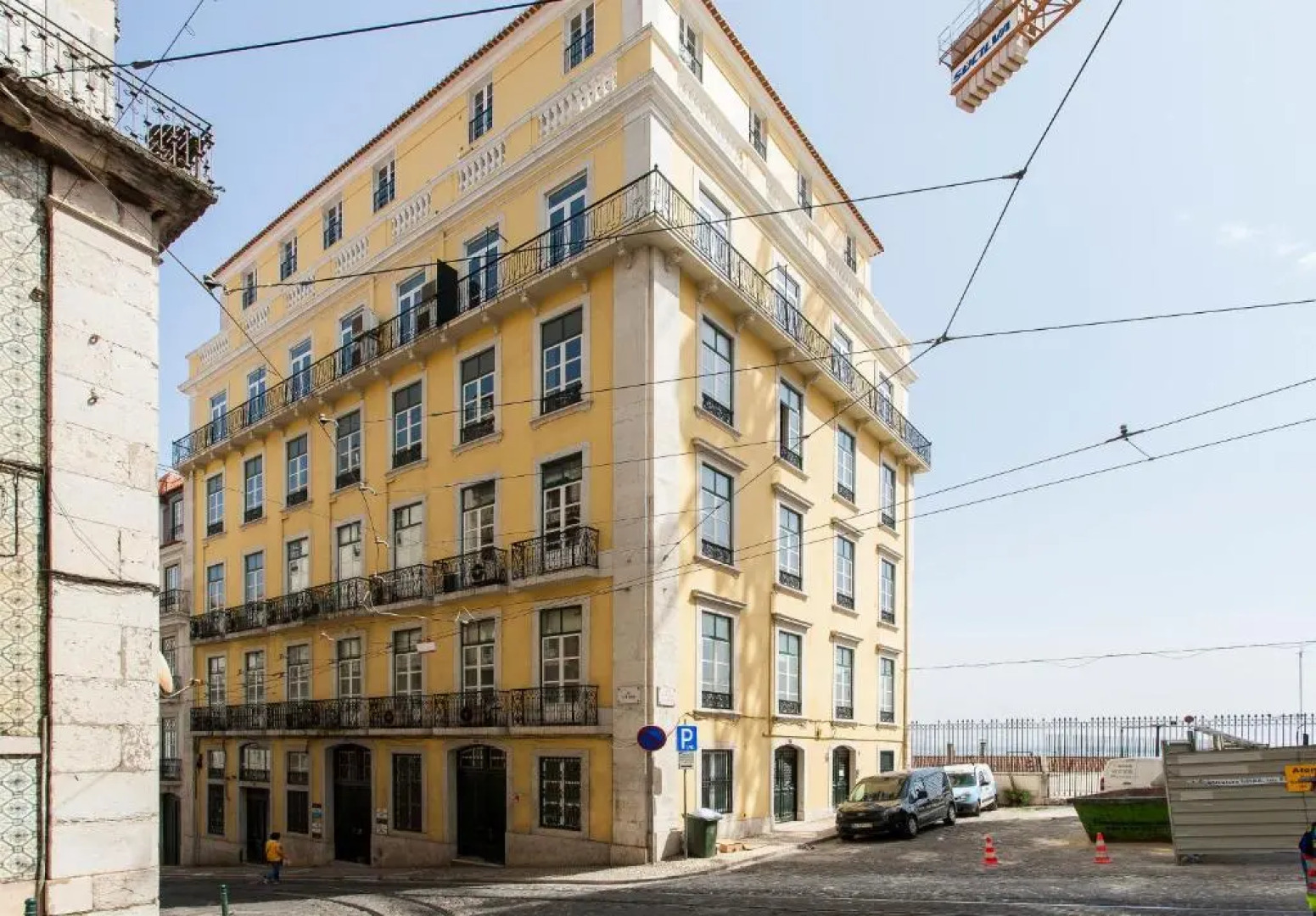 Chiado River View Deluxe Apartment