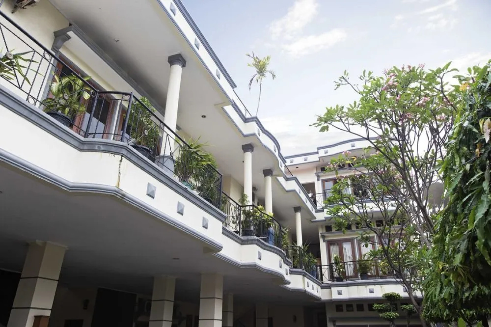 RedDoorz Kemang Ampera