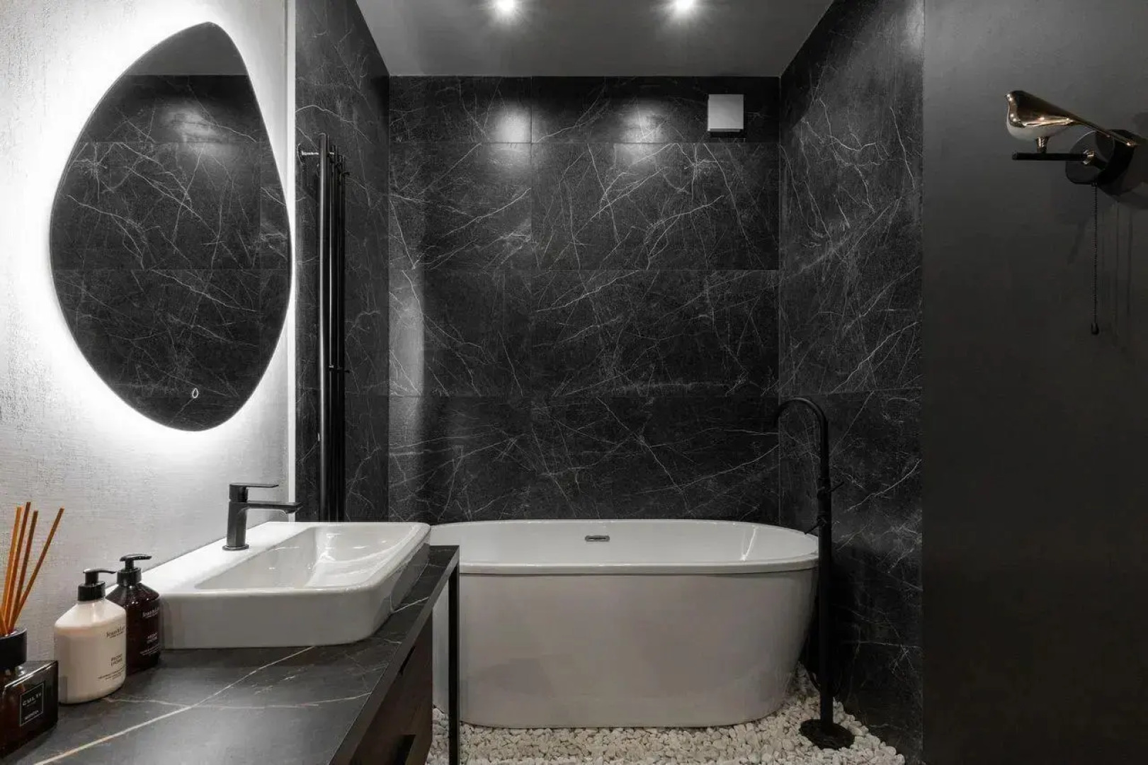 Уникальная Вилла на берегу озера