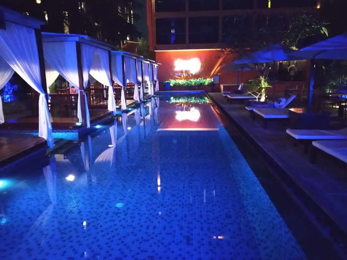 SinQ Party Hotel