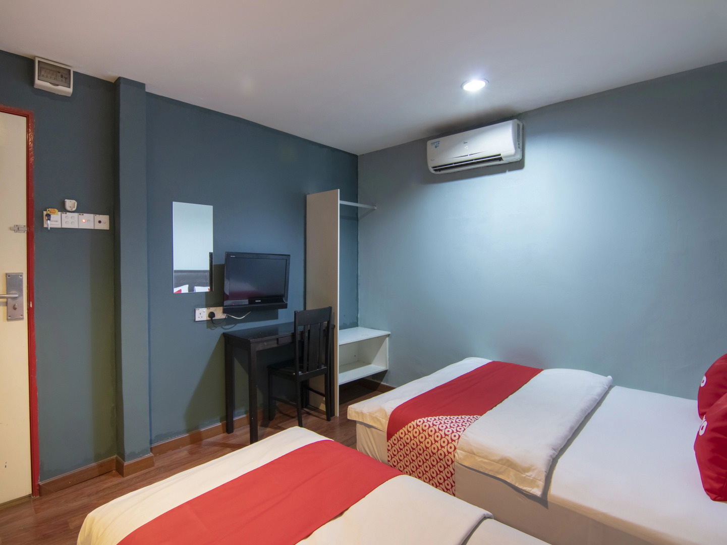 OYO 89891 1st Inn Hotel Subang (SJ15)
