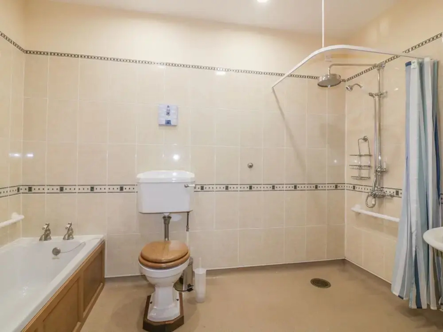 Tregoninny Vineyard and Woodland Farmhouse