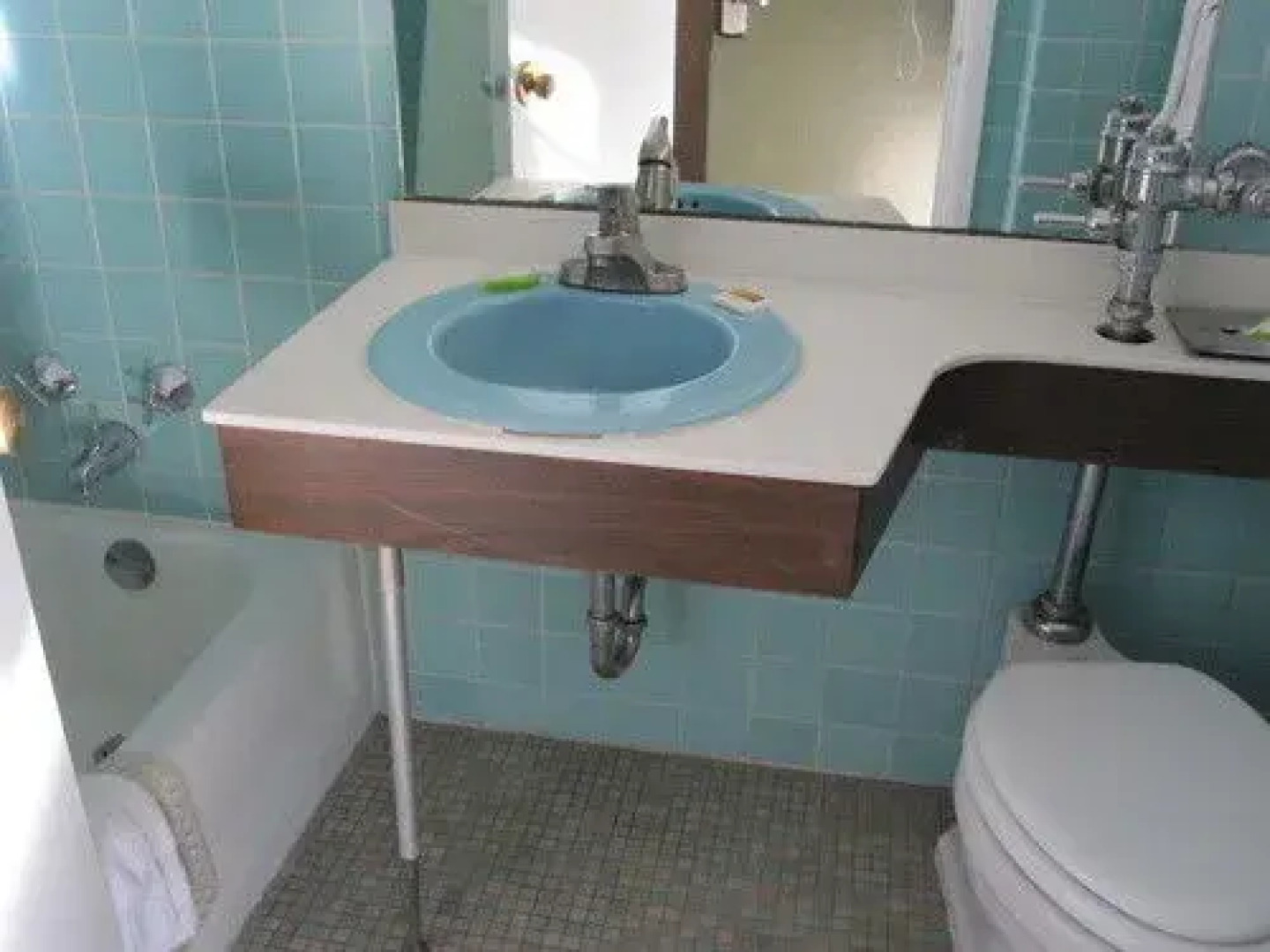 Budget Host Town Center