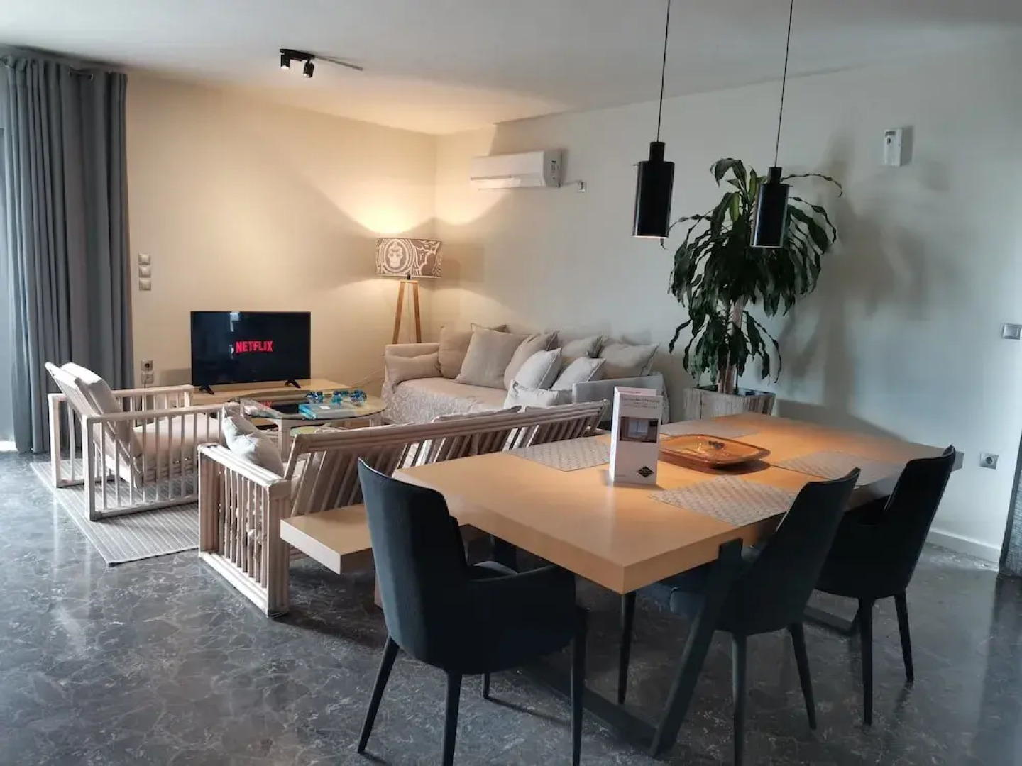 Sea View Beach Penthouse – Athens Coast