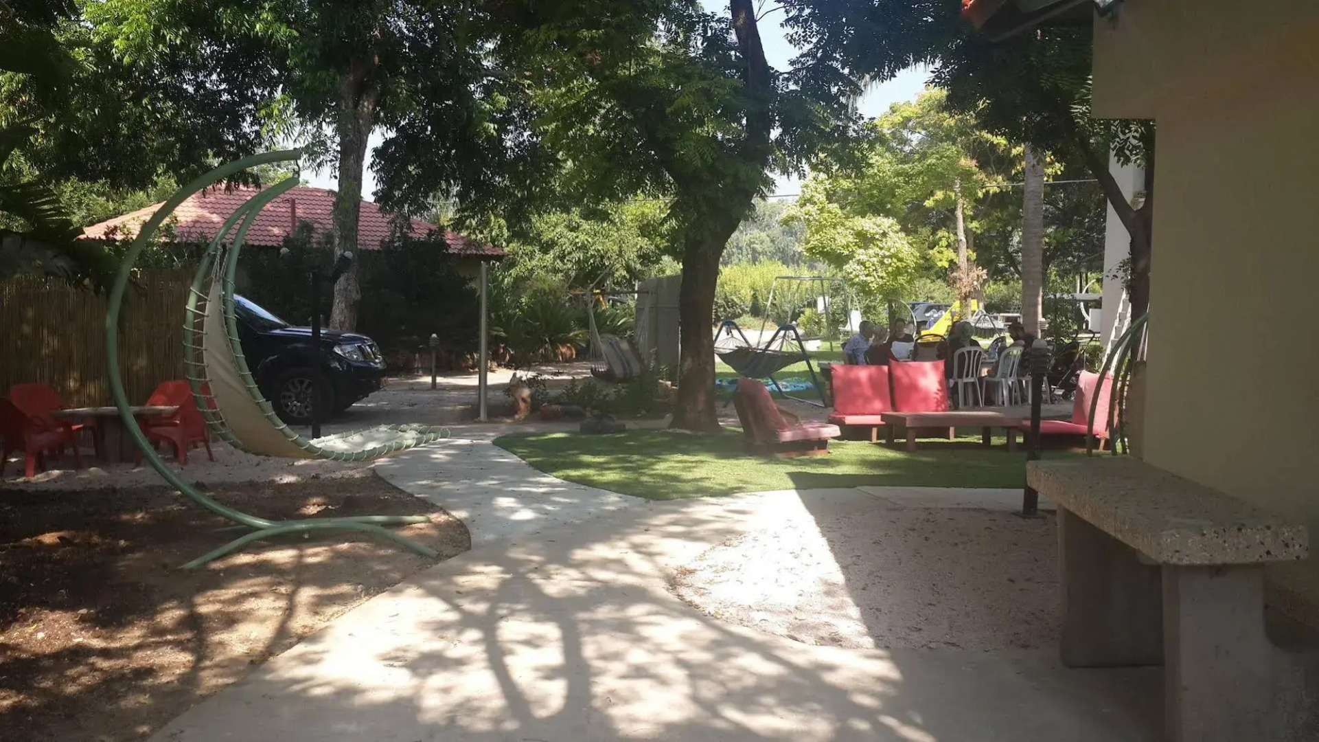 Nuriel Fruit & Guest House