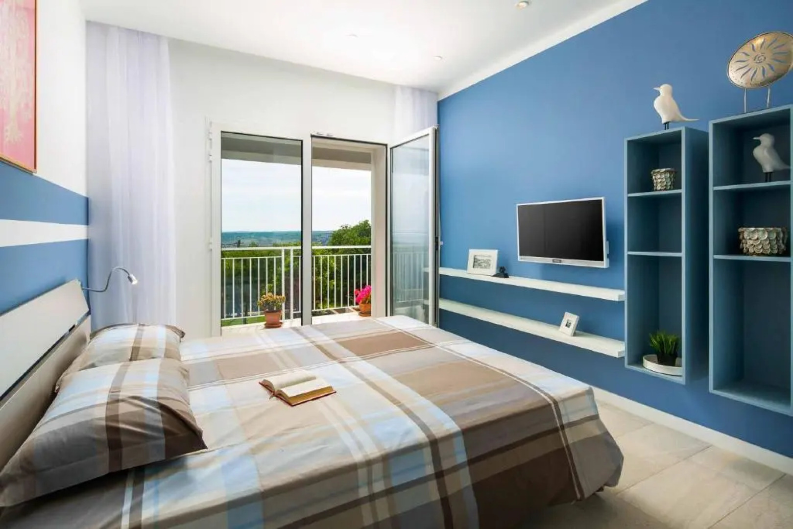 Villa White Pebble I