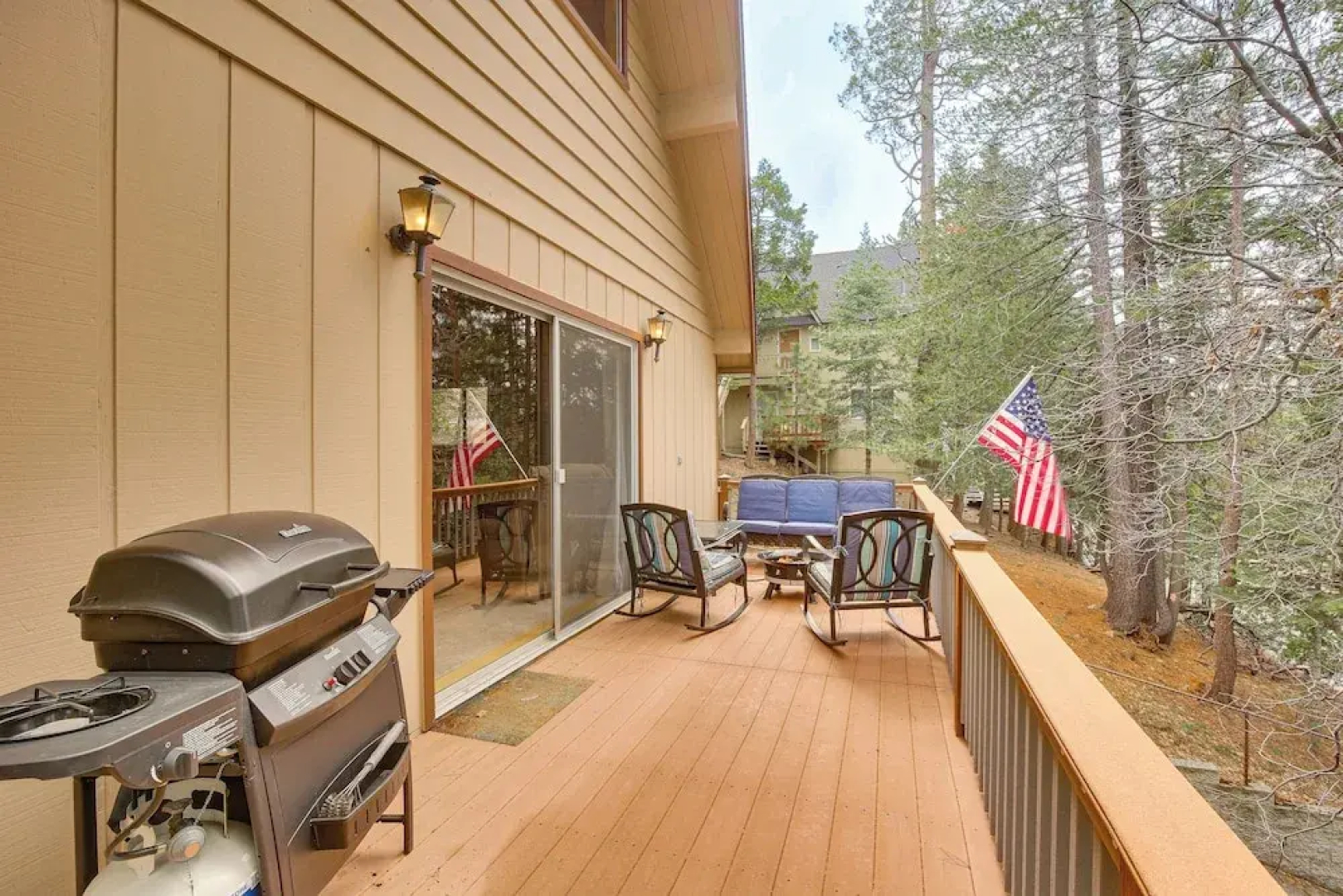 Woodsy Lake Arrowhead Cabin w/ Fire Pit Table