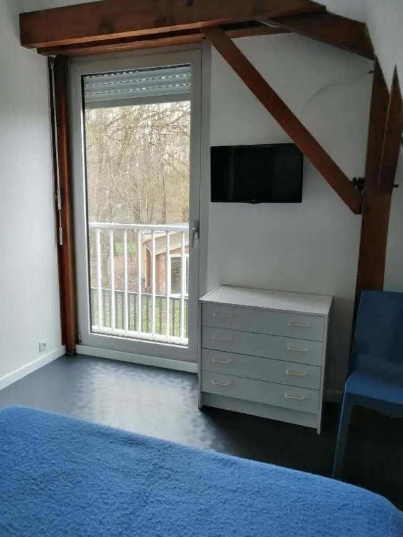 Chambre Independante Dans Un Parc