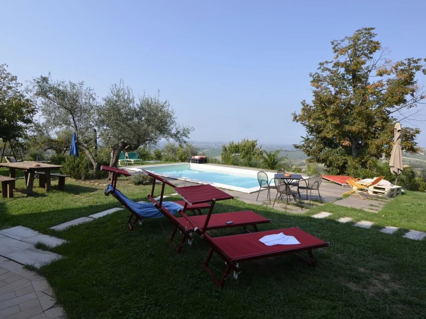 Cushy Apartment With Swimming Pool, Garden,fireplace,parking