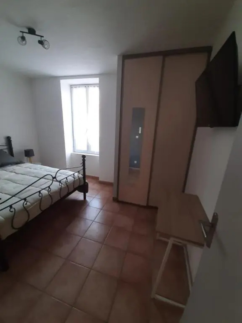 MAISON 100 M2, Terrasse 25 m2, Clim, 3 chbs avec tv, parking