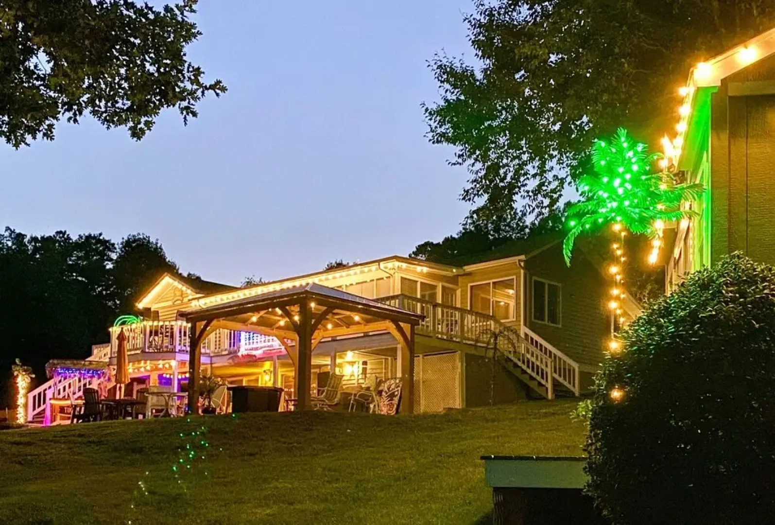 'paradise Lakehouse' in Hickory w/ Dock & Views!