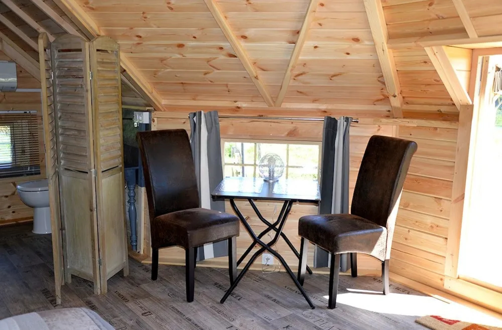 Hébergements Insolites La Charrette Bleue