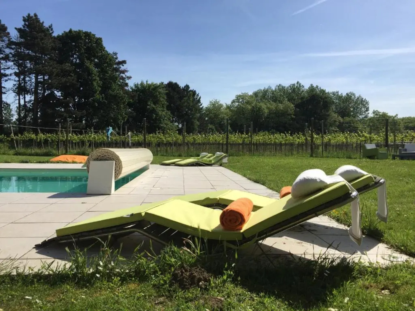 Magnificent Renovated Farmhouse - 10 Min A7 -