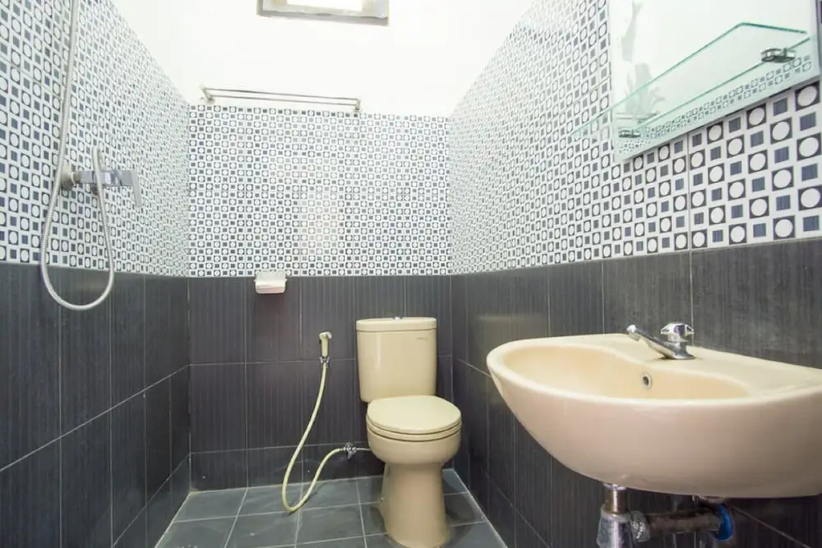 RedDoorz Syariah near Ngade Lake