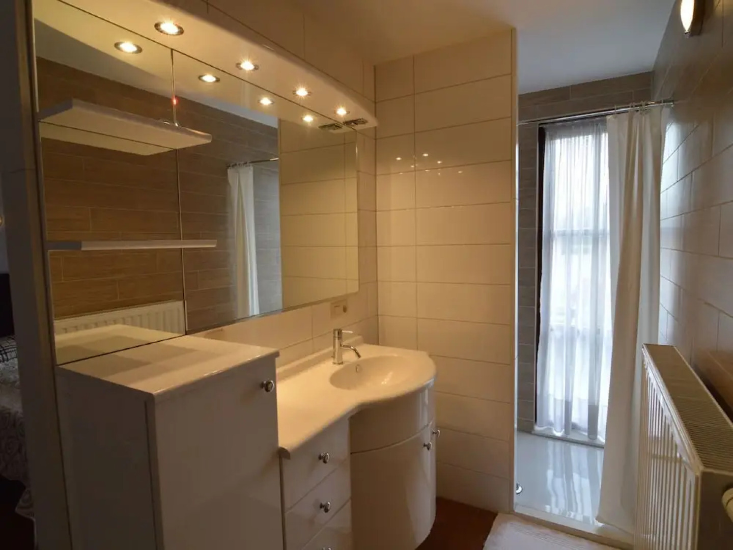 Charming Holiday Home with Hot Tub in Bree