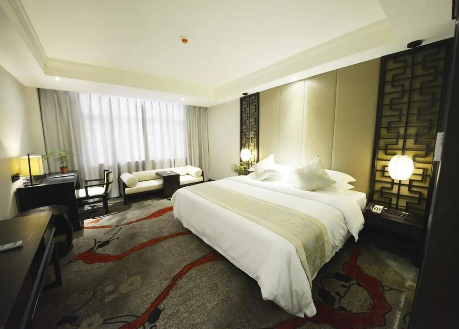 Dongfang Xuanyi Holiday Hotel