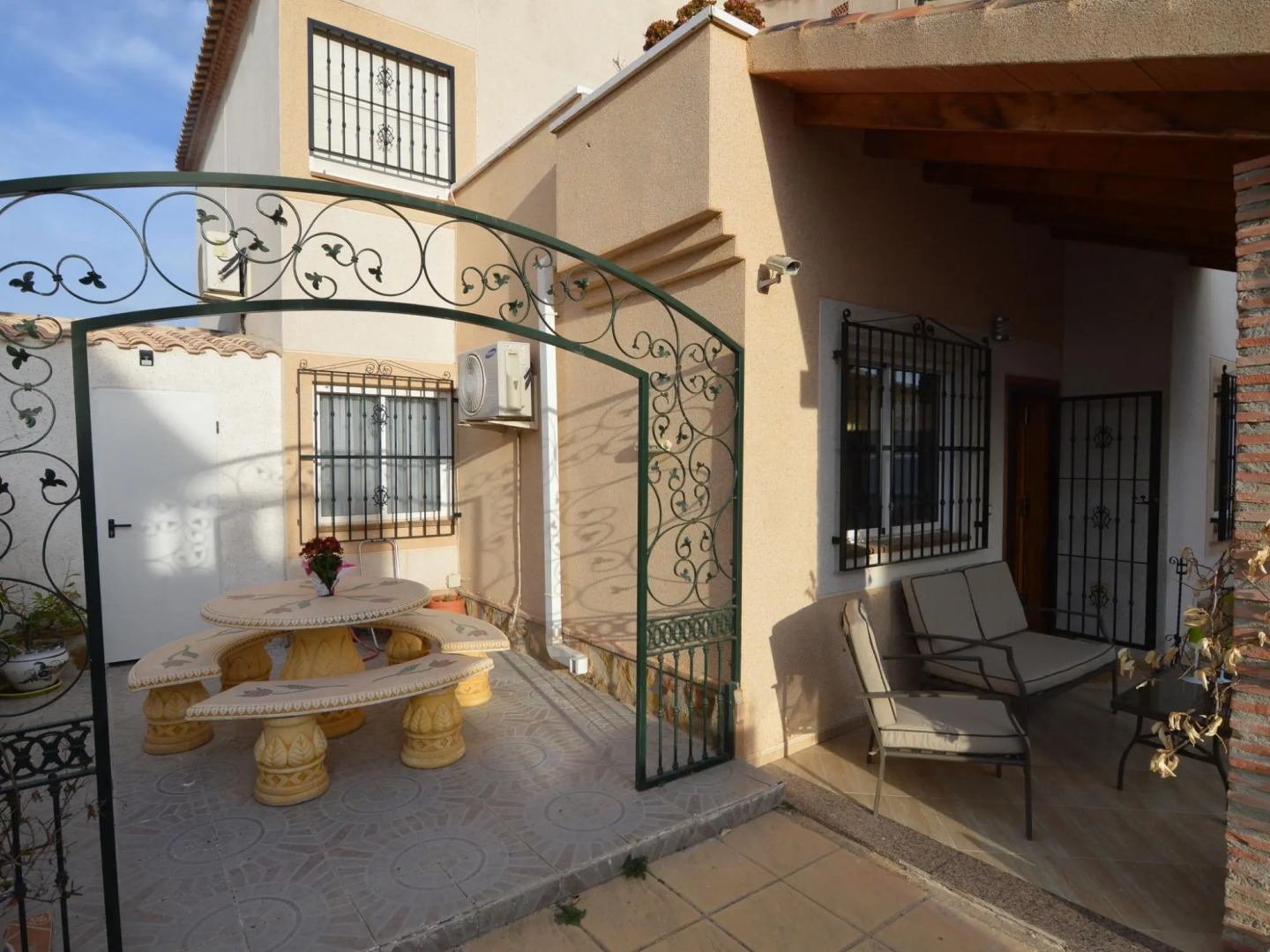 Inviting holiday home in Lo Crispin with shared pool