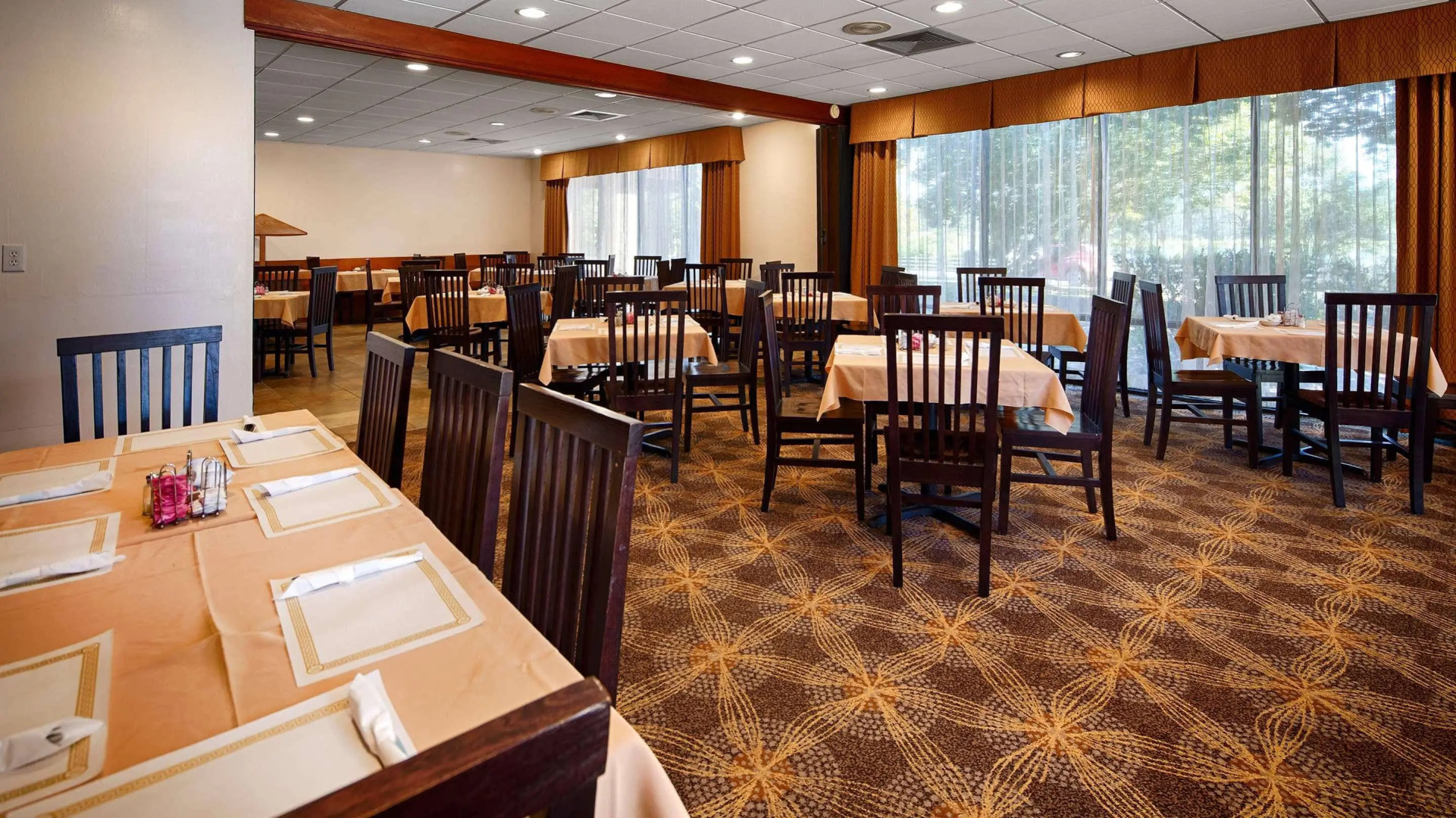 Best Western Crossroads Inn