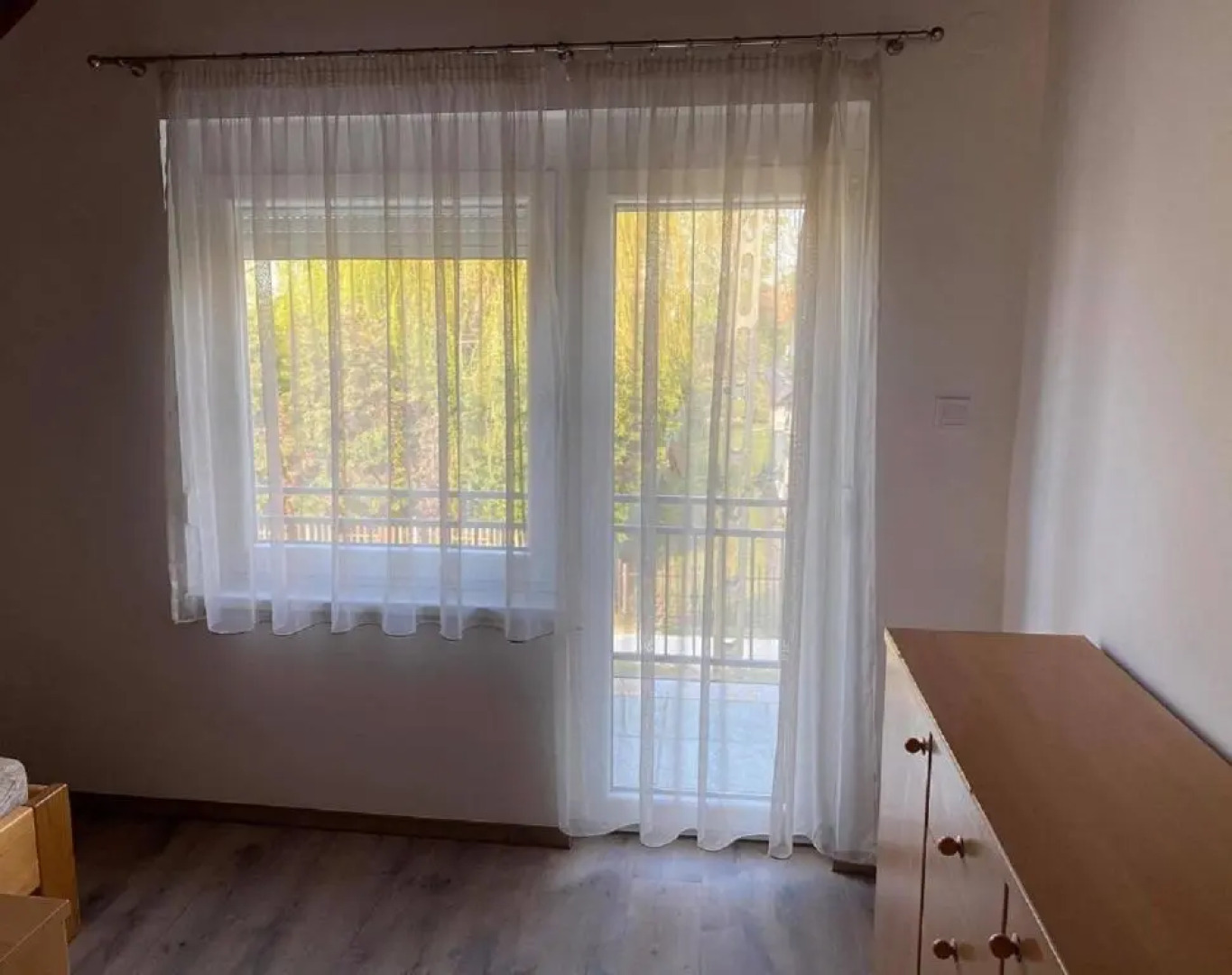 7 férőhelyes ház Balatonfenyvesen a tótól 15 m-re saját stéggel és csónakkal