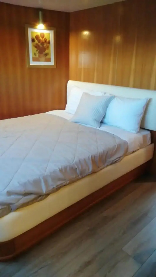 Falcon superyacht 100ft