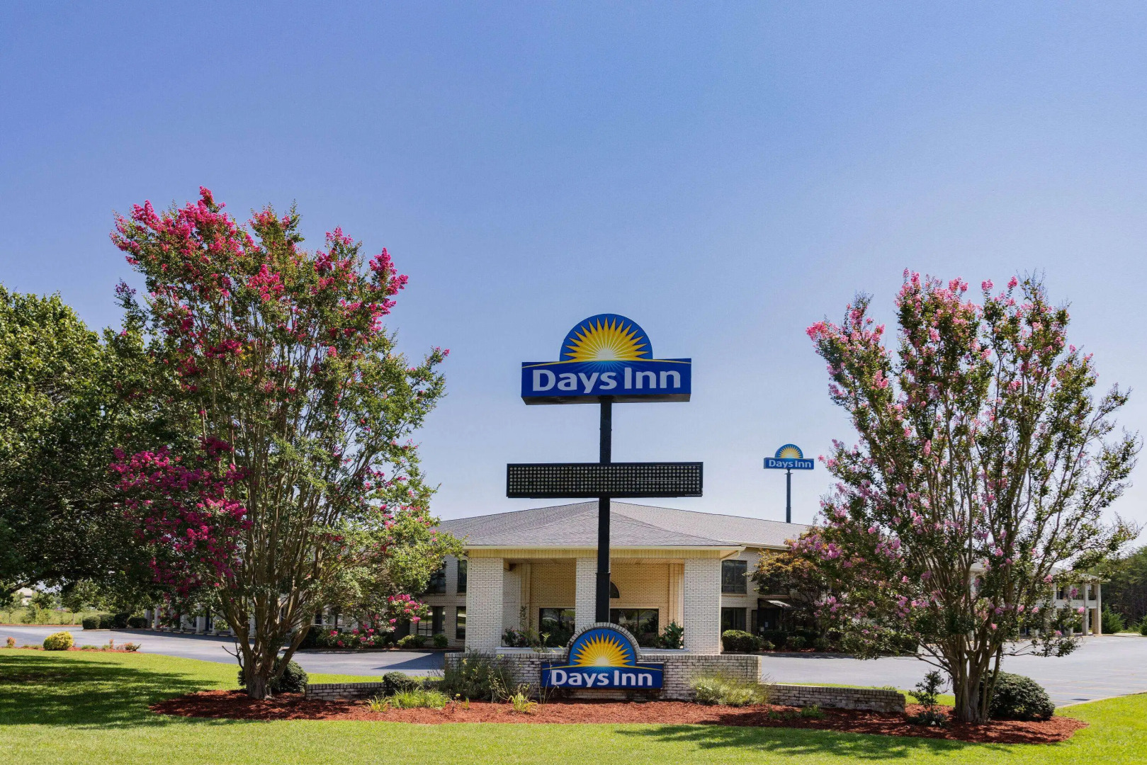 Days Inn by Wyndham Spartanburg Waccamaw