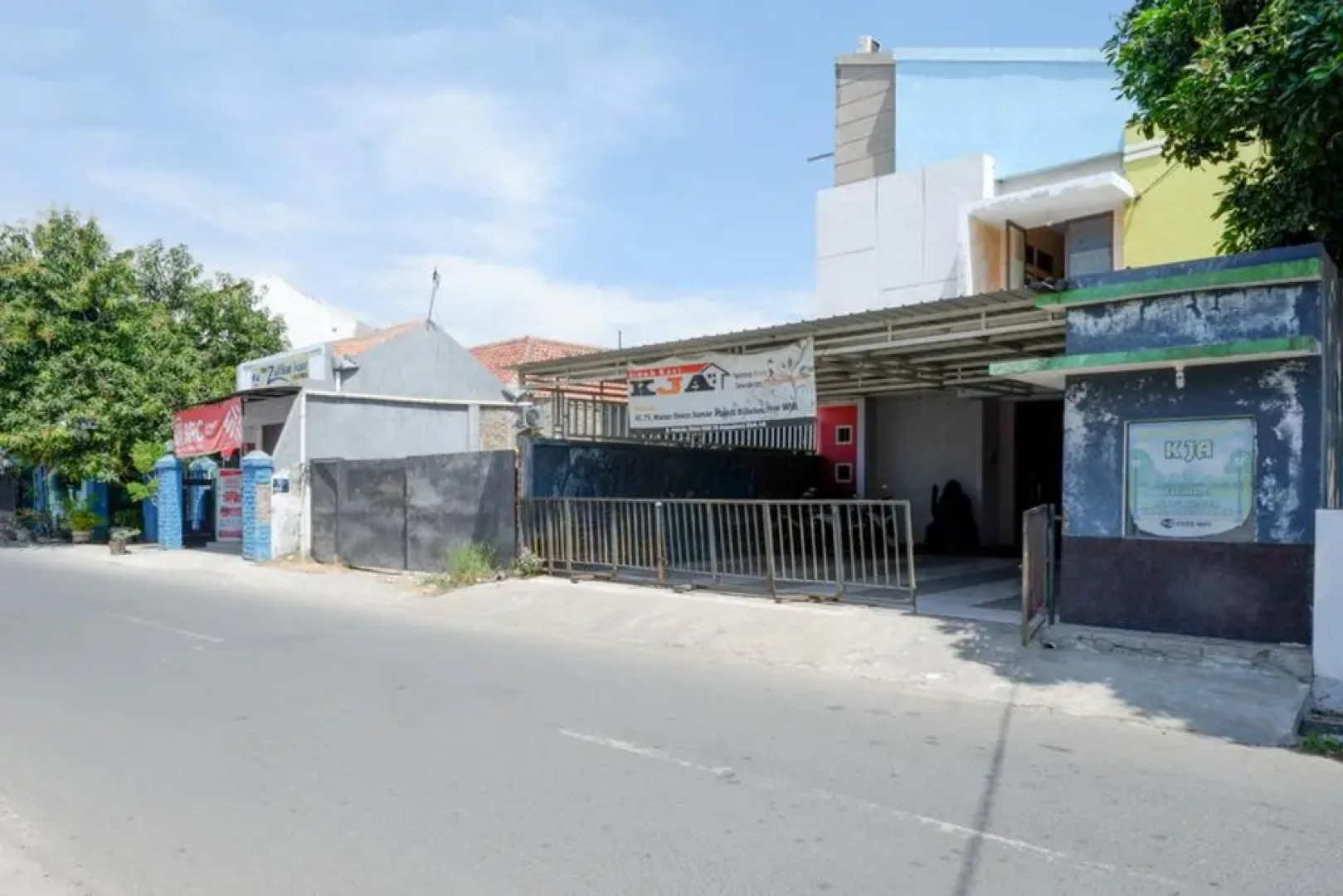 RedDoorz near GOR Wisanggeni