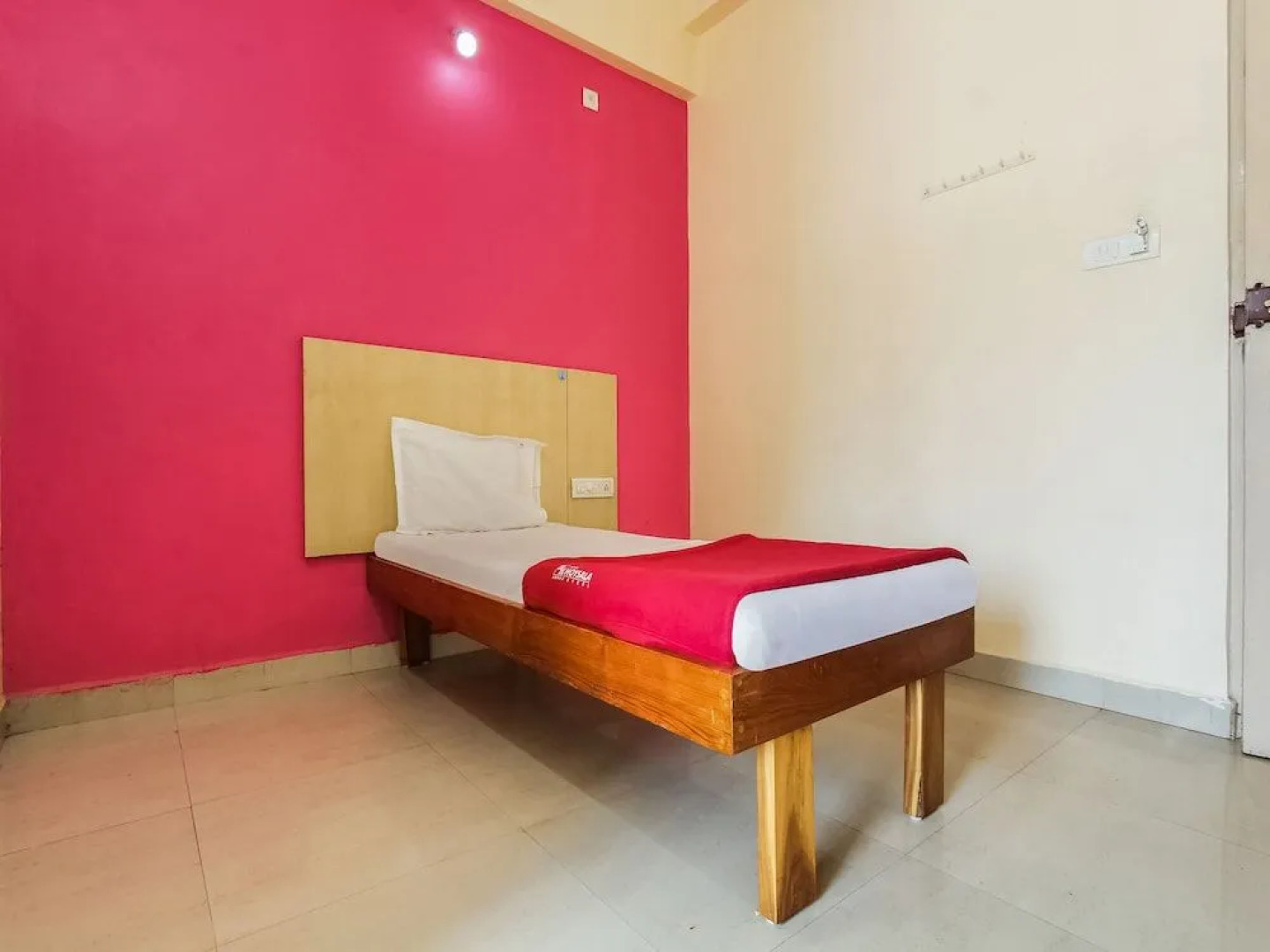 Spot on 49517 Hotel Hoysala Deluxe Lodging