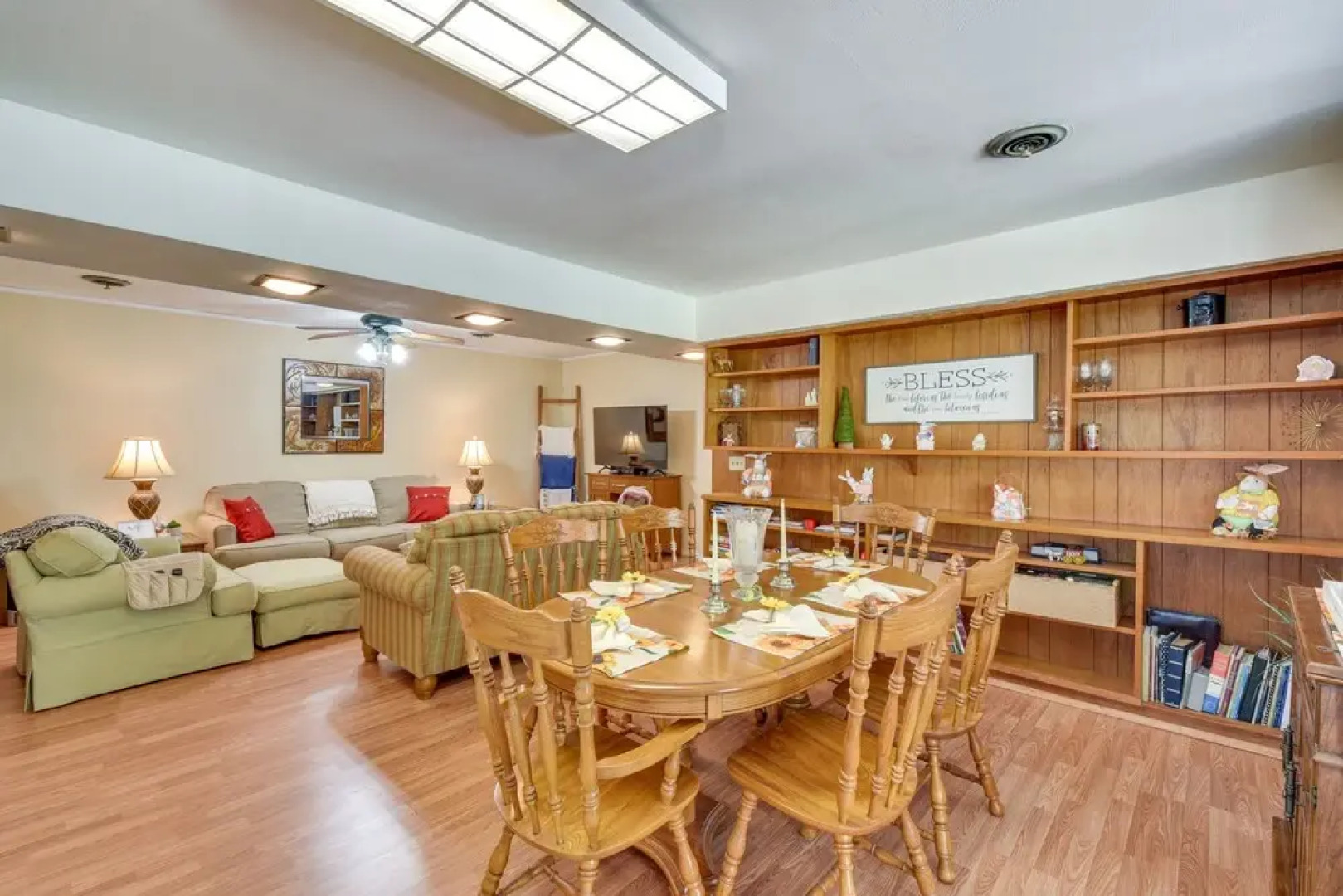 Seneca Abode w/ Furnished Deck < 10 Mi to Clemson!