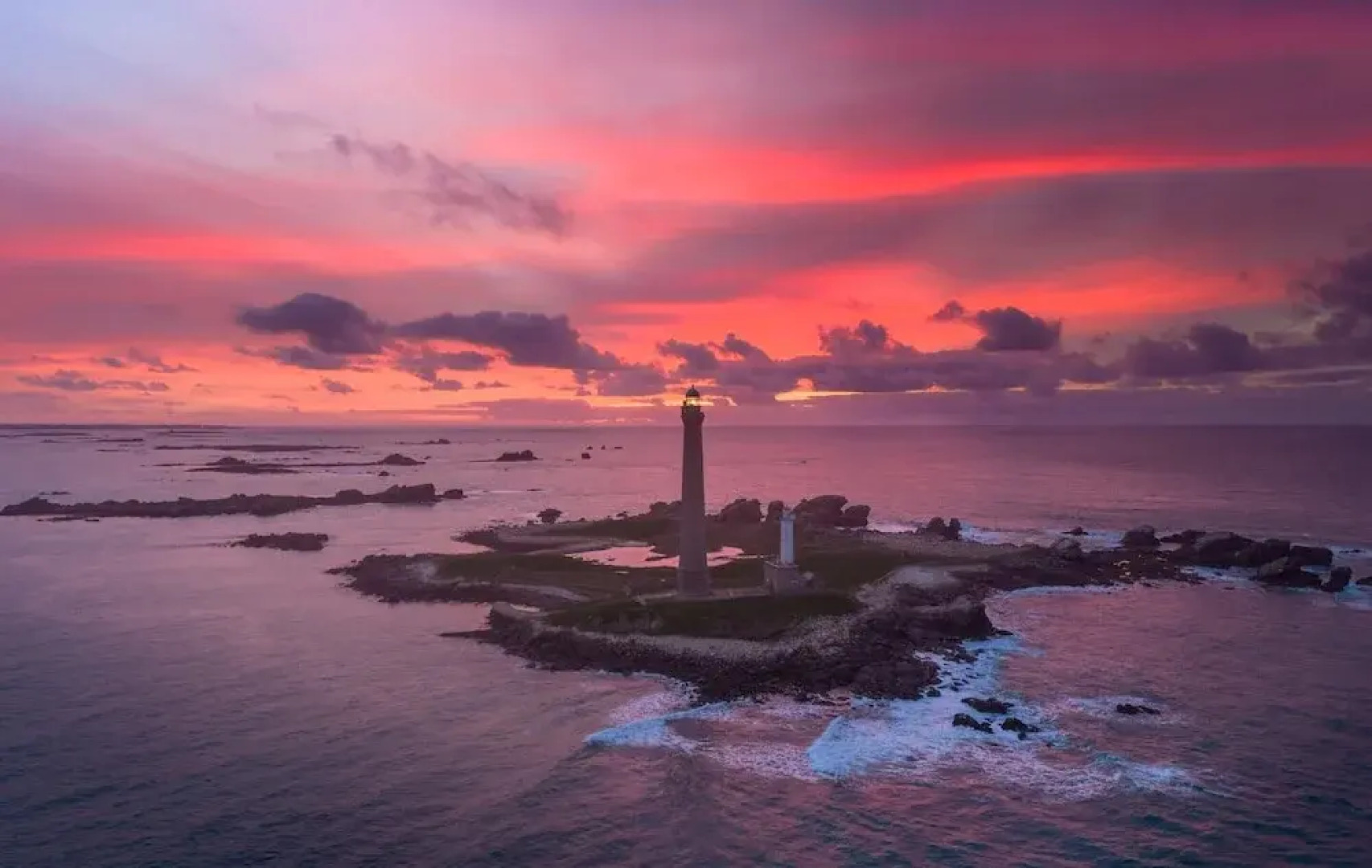 Small Cocoon for 2 by the sea