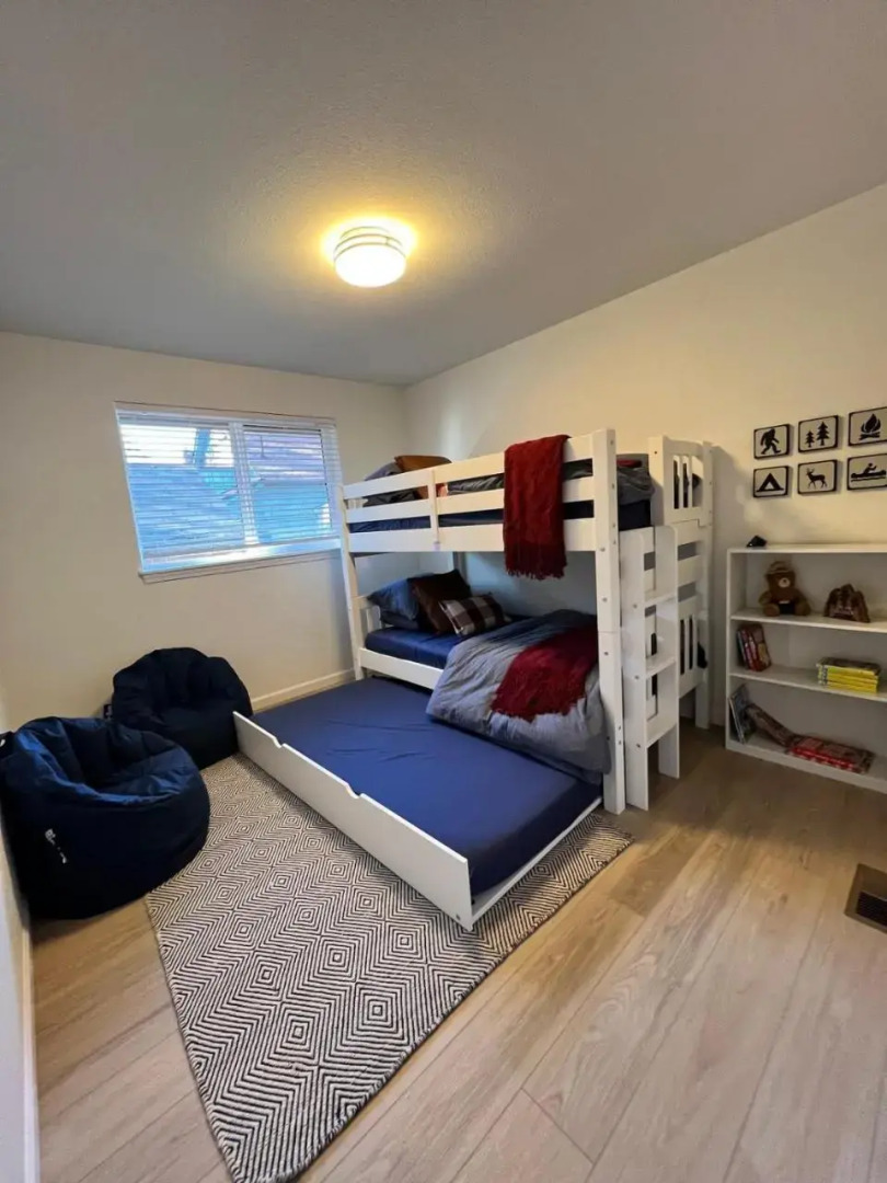 Olympic House: 3min from ONP w/ Sauna + Rec room