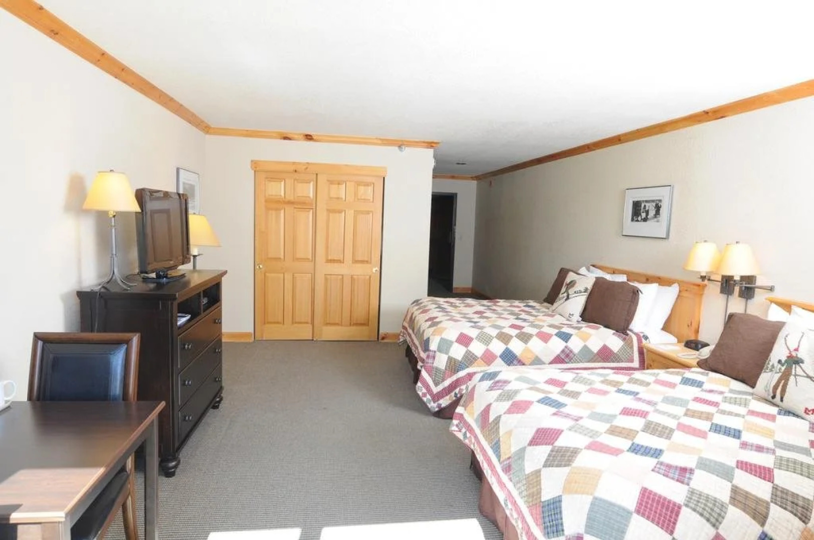 Schweitzer Mountain Resort White Pine Lodge