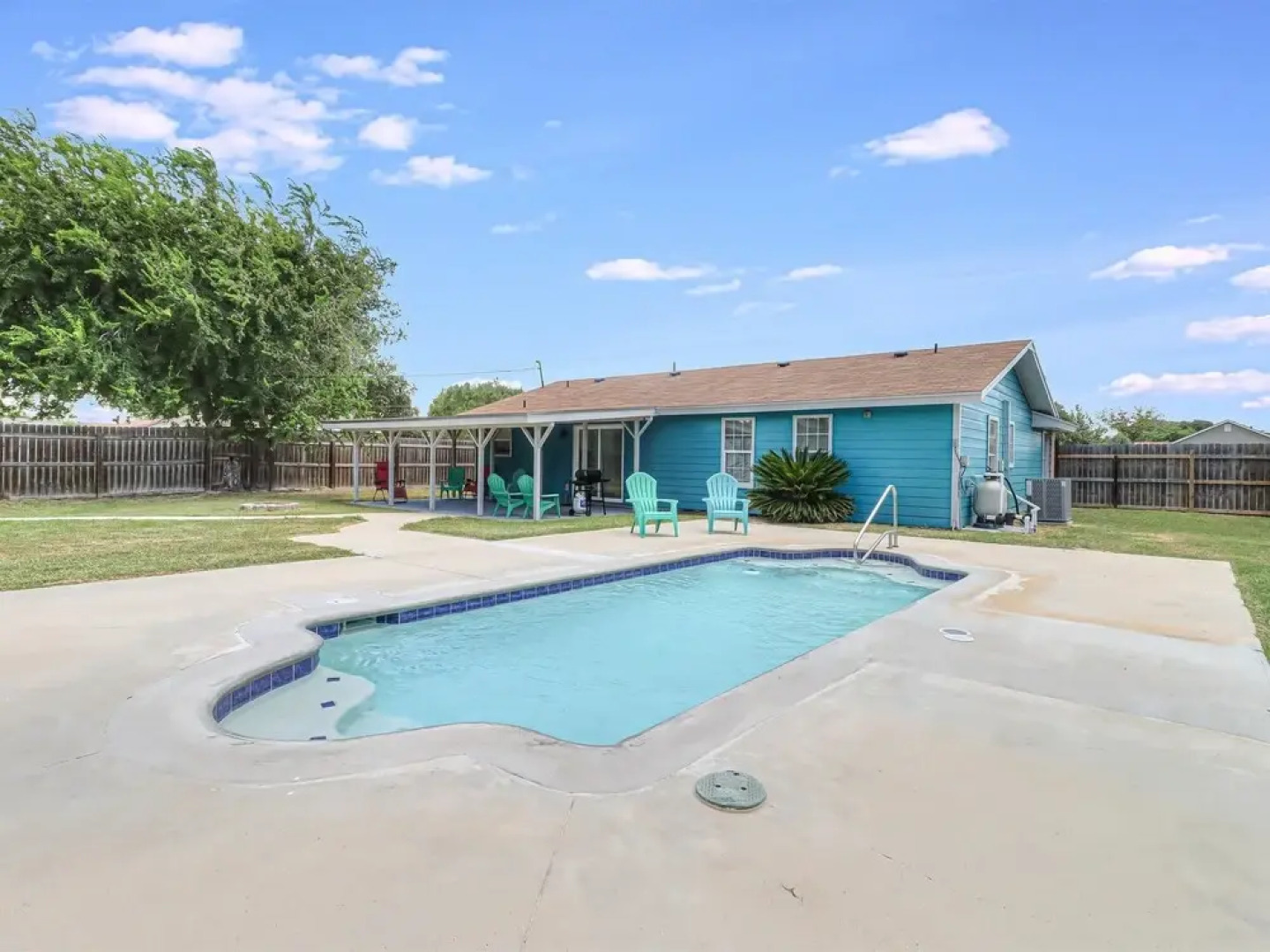 Just Beachy Ap164 4 Bedroom Home by RedAwning