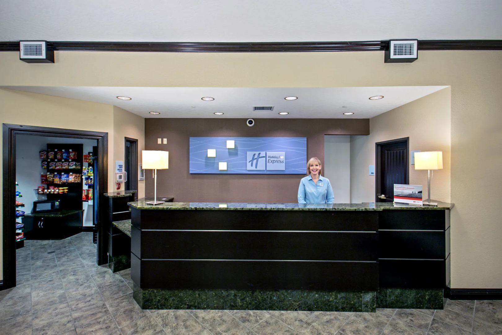 Holiday Inn Express & Suites Green Bay East by IHG