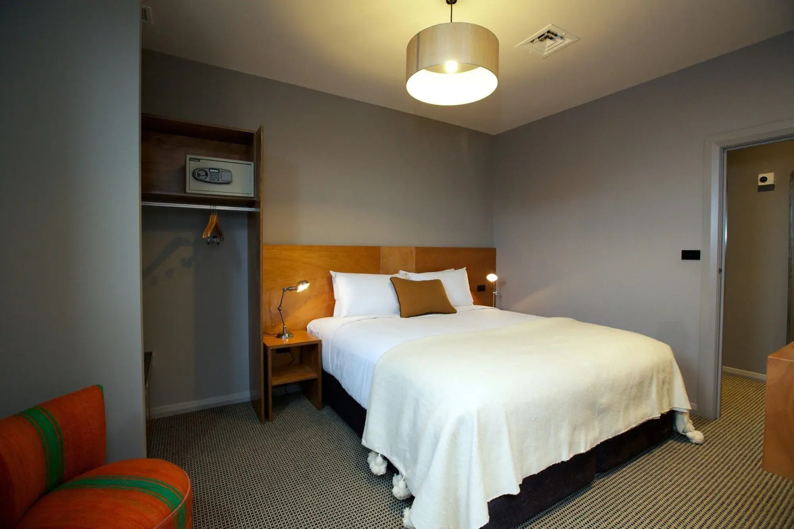 King and Queen Hotel Suites