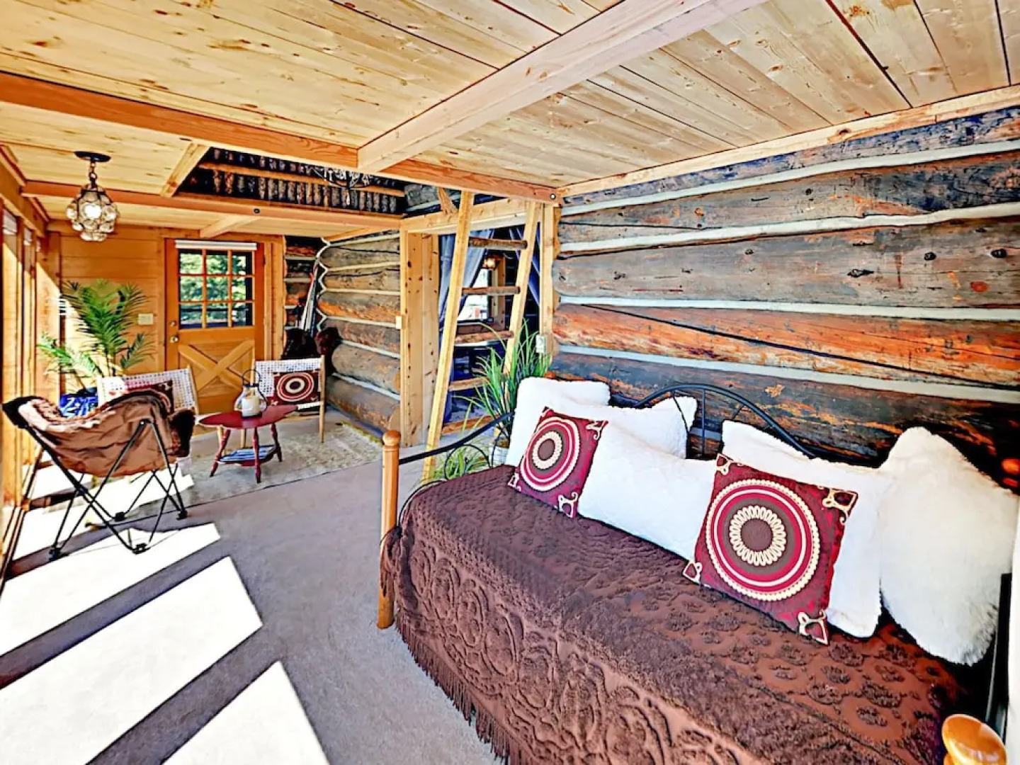 Secluded Mountain-view Log , Near Snow Trails 2 Bedroom Home