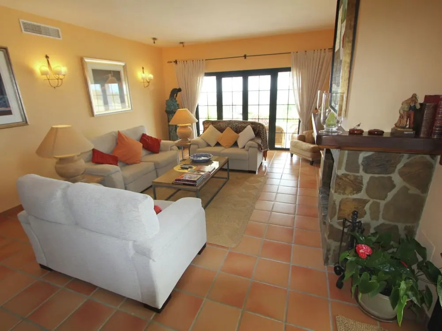 Luxury Villa with Great Mountain Views, Pool, Sauna, Jacuzzi And Padel Court