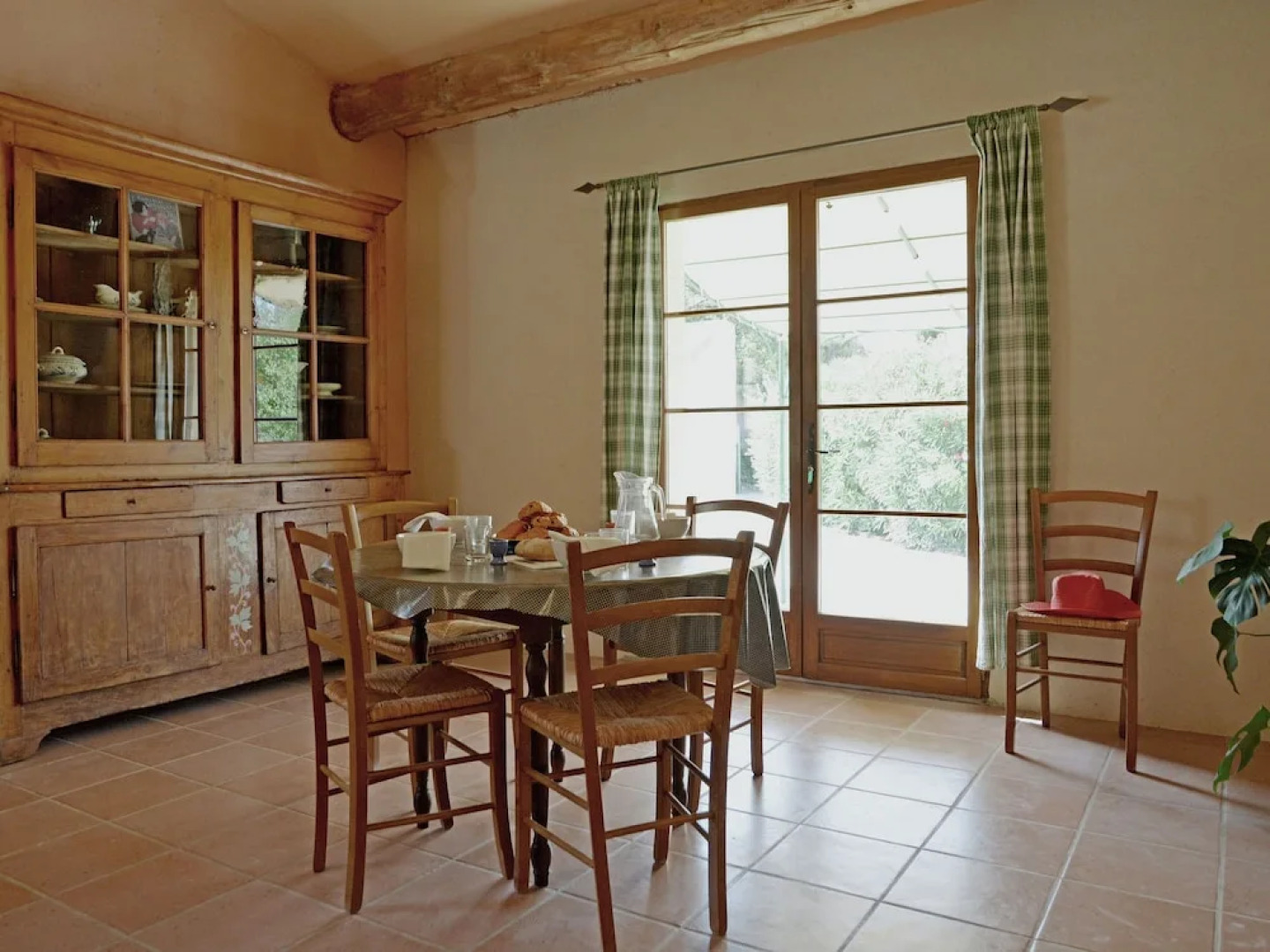 Beautiful Villa in Flaux With Swimming Pool