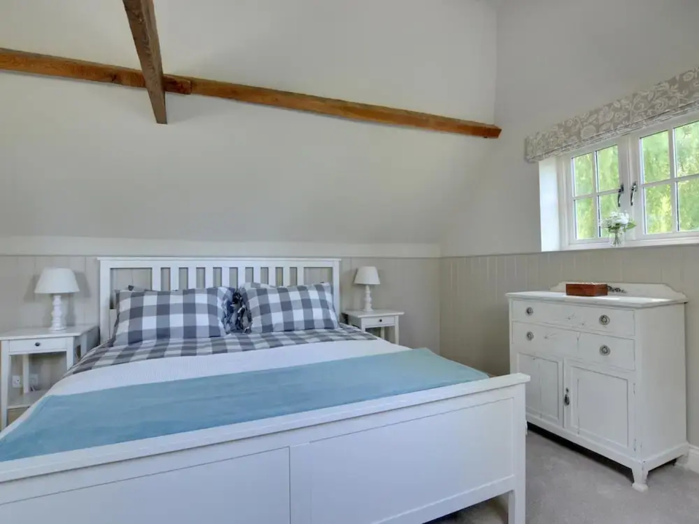 Vintage Holiday Home in Leigh With Swimming Pool