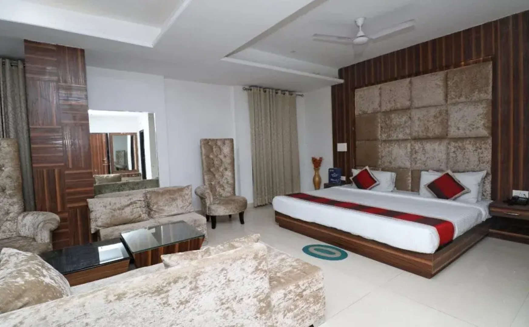 OYO 1988 Hotel Galaxy