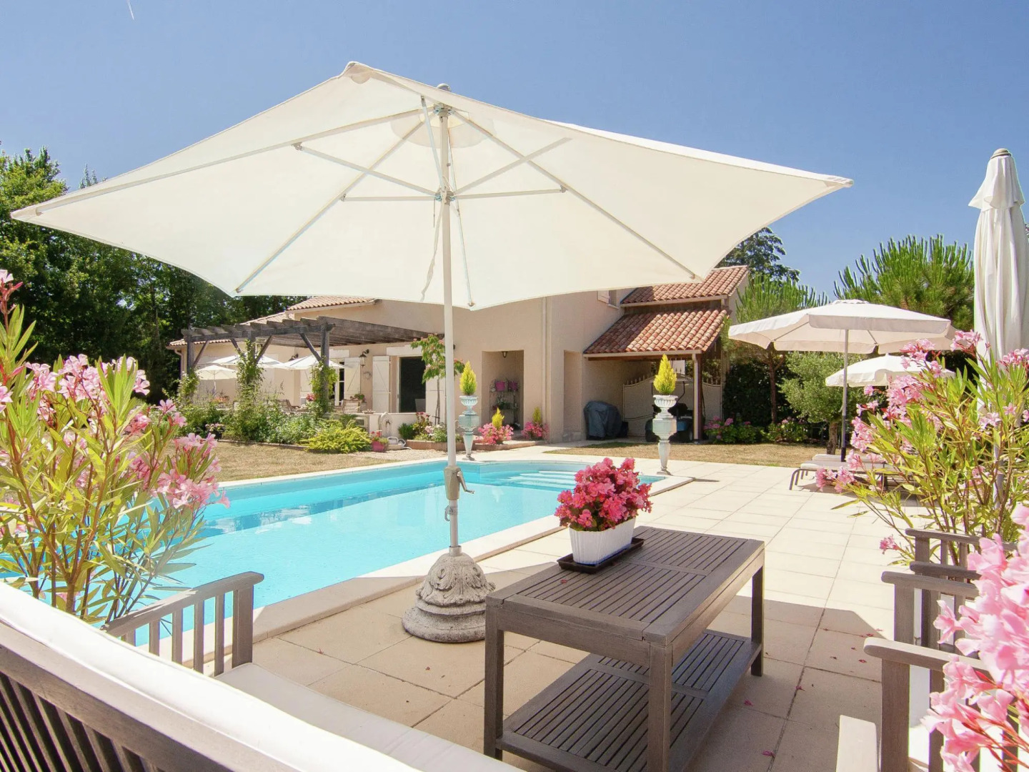 Classy Villa in Ecuras-Rouzède with Private Garden