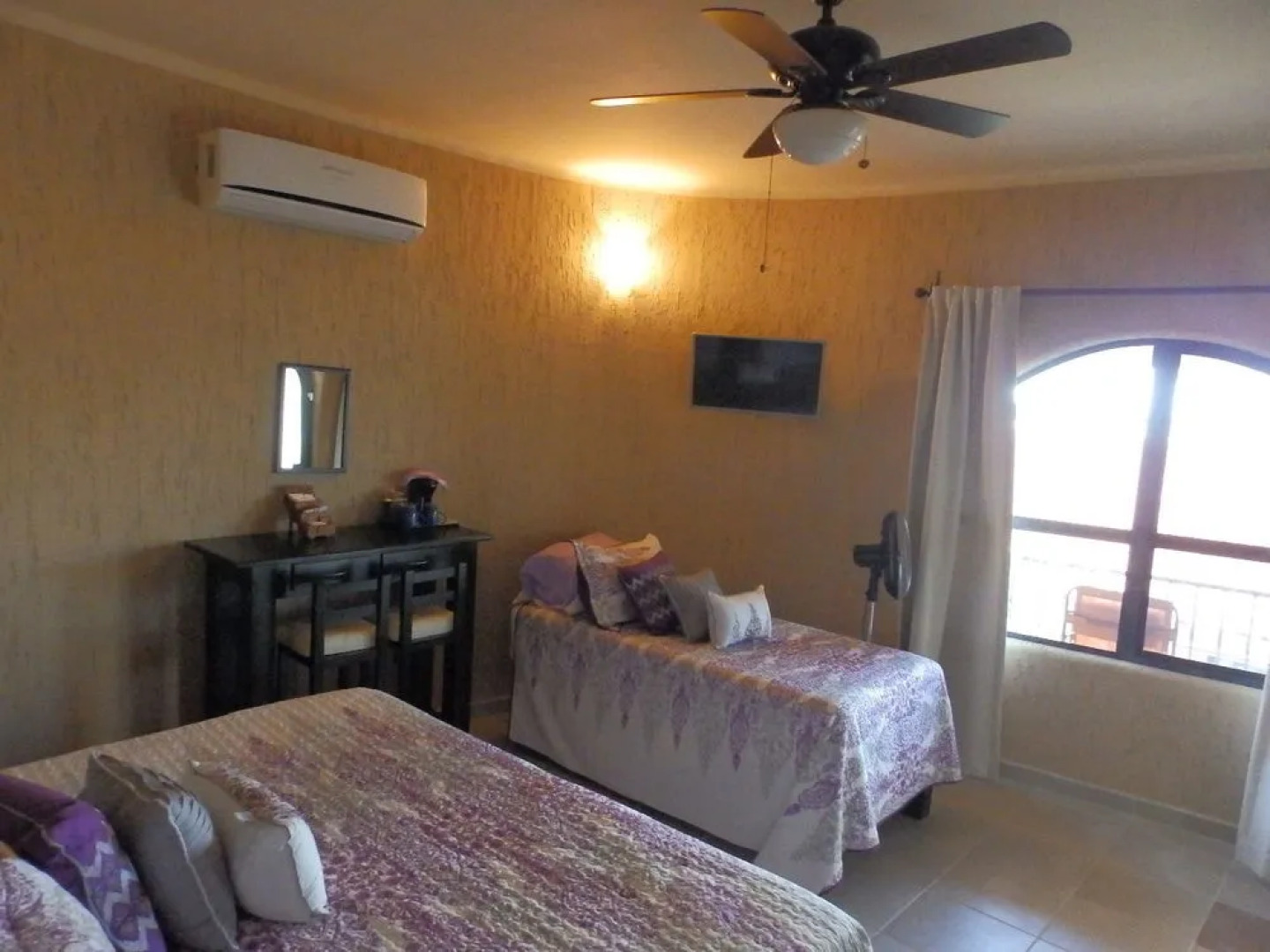 Casa Kootenay Waterfront BnB