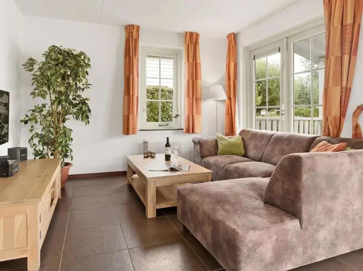 Bungalow by Water Near Rotterdam