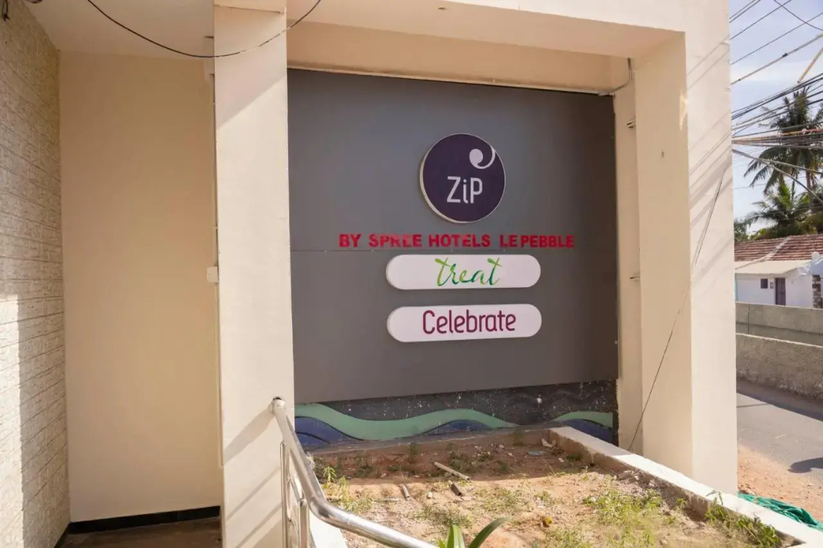 Vits By Spree Hotels Le Pebble