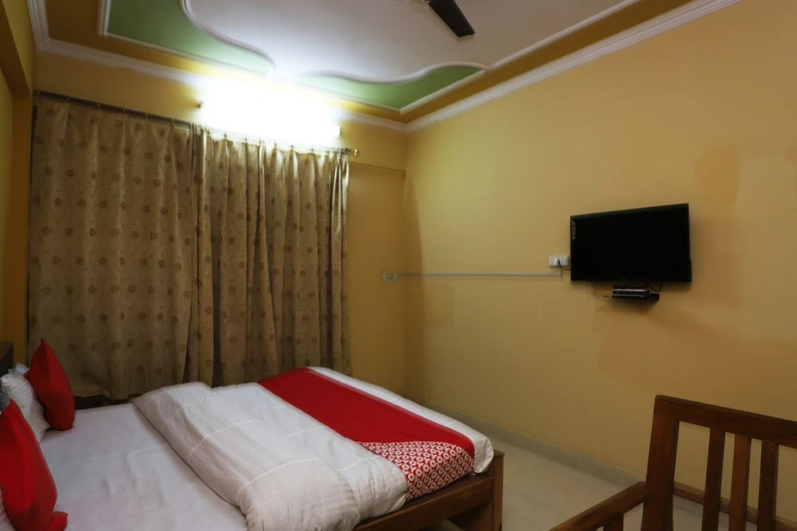 OYO 43688 Hotel Surya