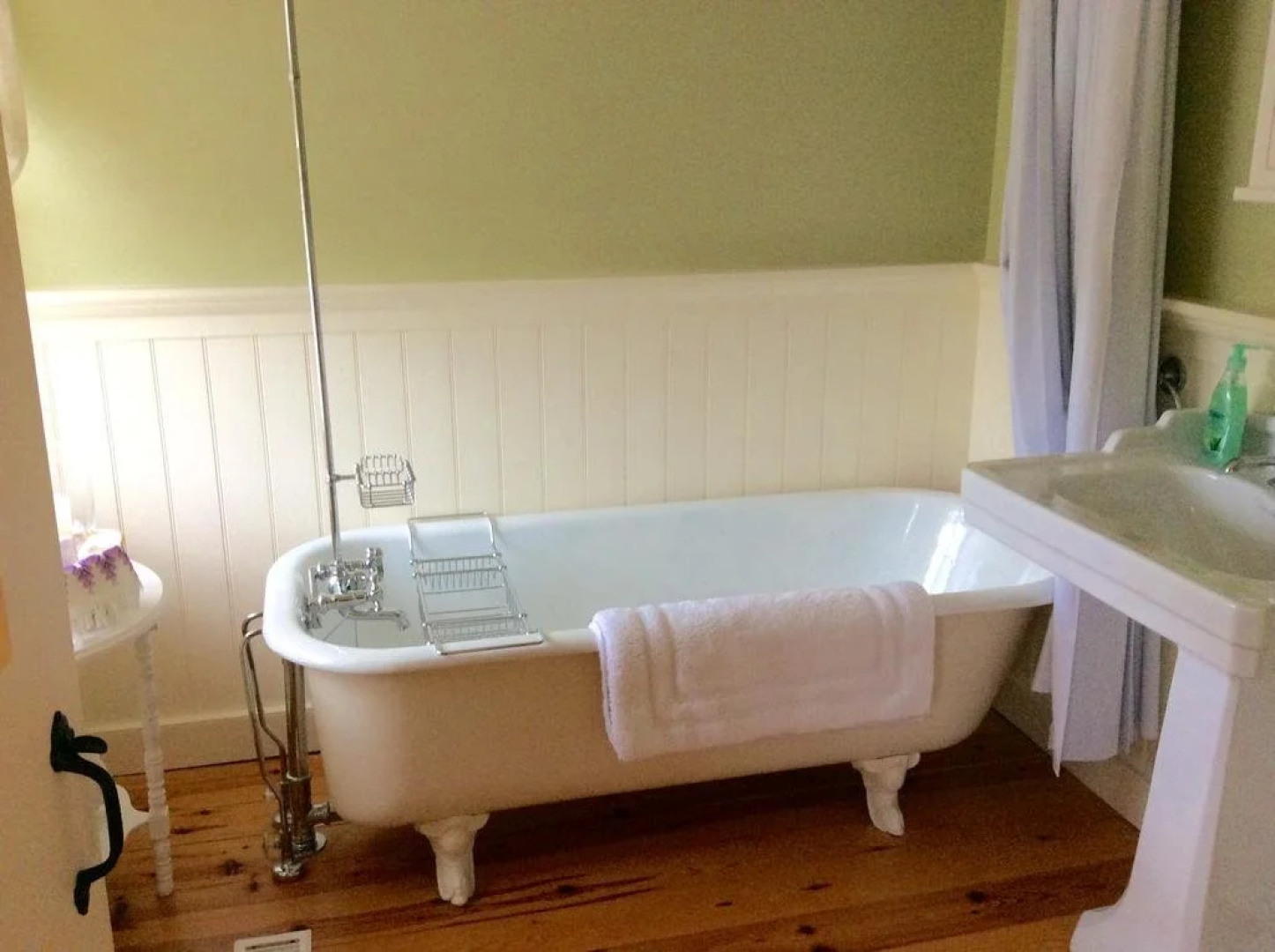 Scarlet Tunic Bed and Breakfast