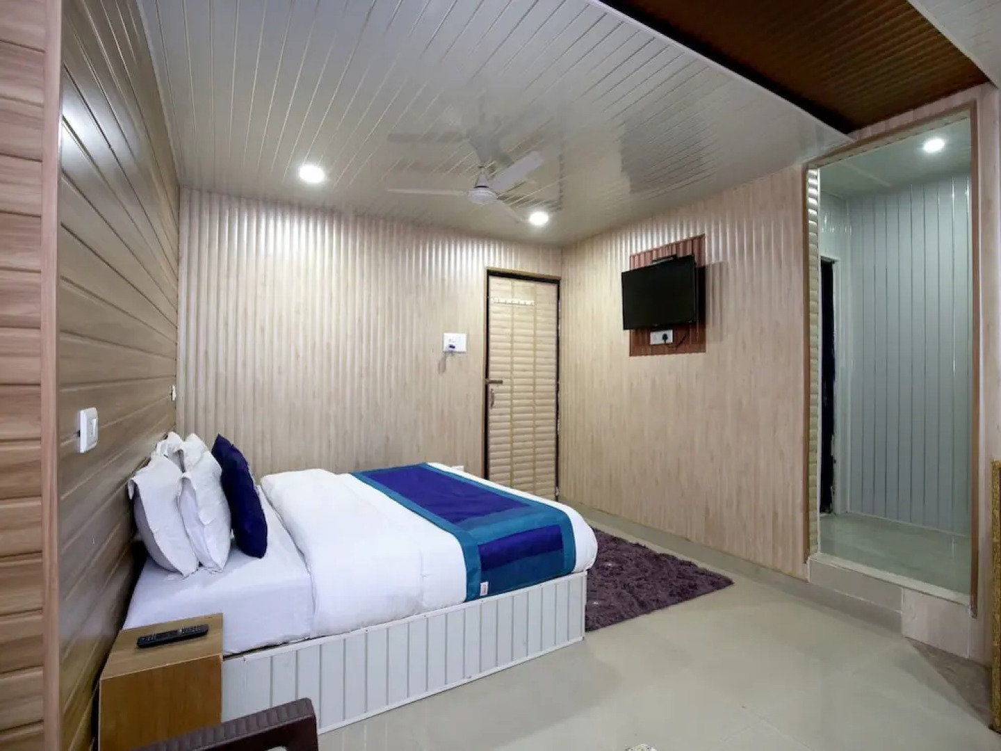 Hotel sai taj Deluxe