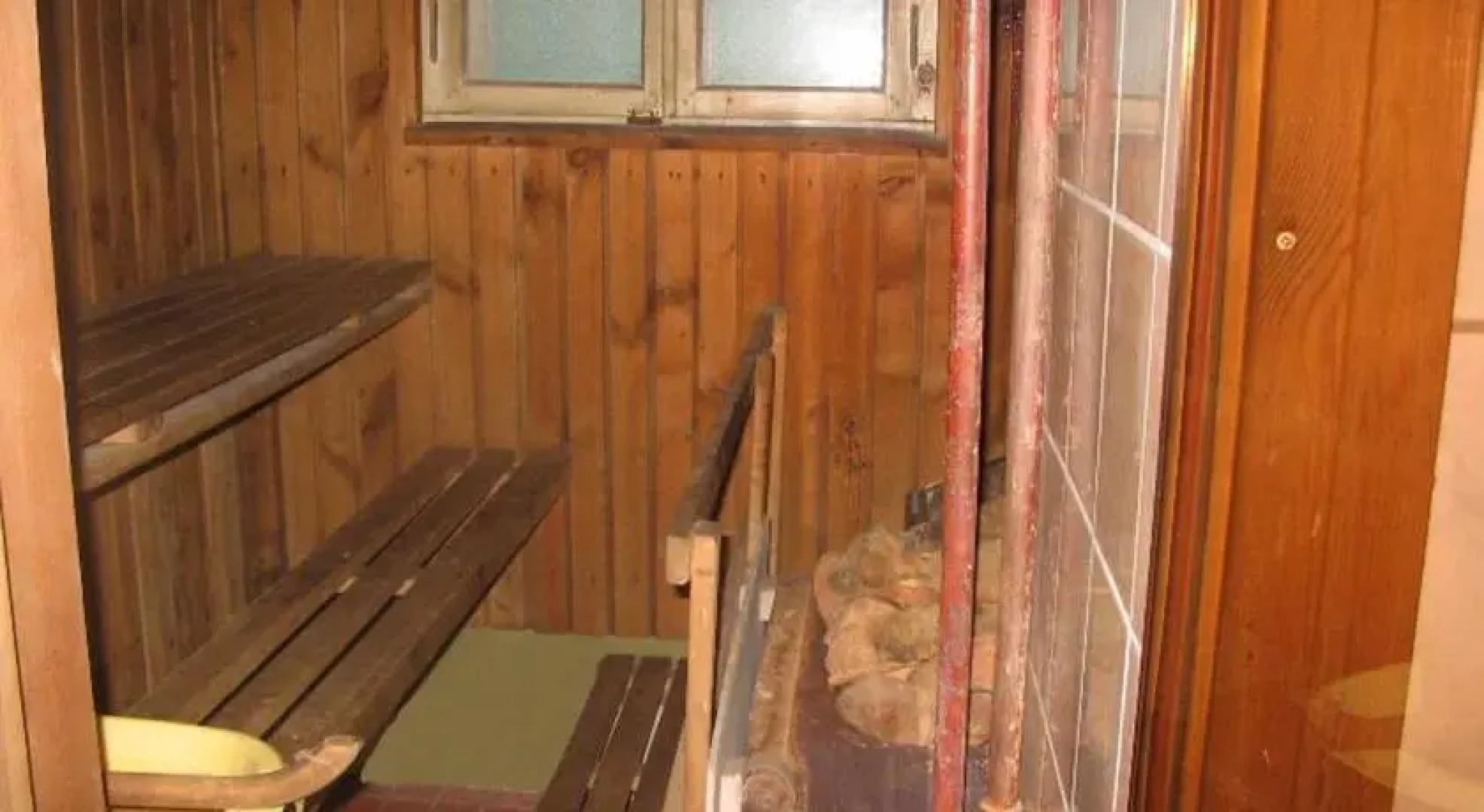 Livonia Holiday House