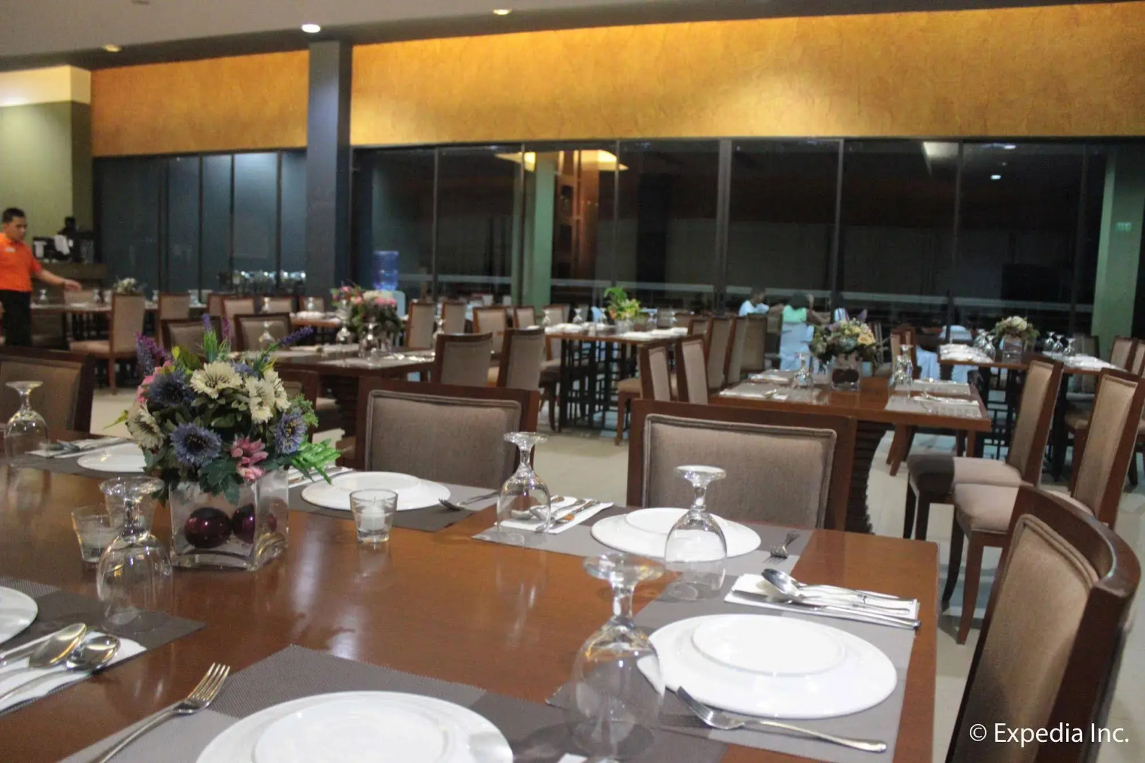 Rivermount Hotel And Resort