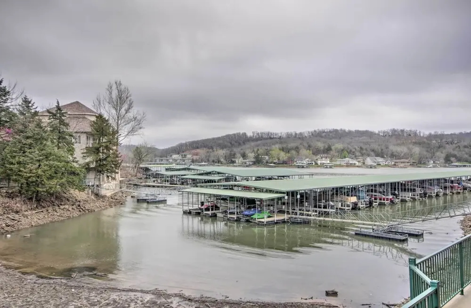 Spacious Lakefront Condo w/ Views in Camdenton!