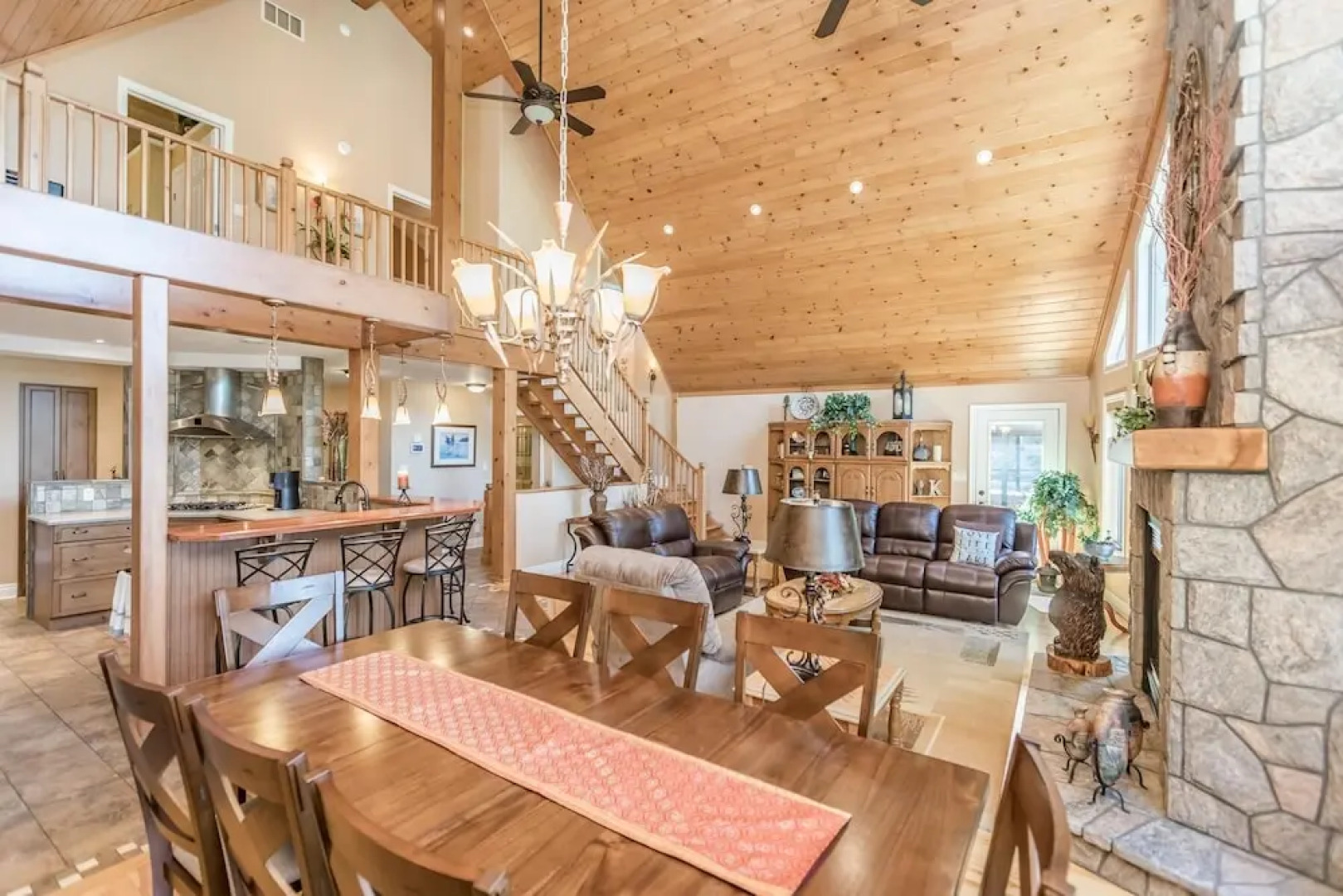 Stewart Lake Retreat A Gorgeous Beachfront Lakehouse With all the Bells & Whistles!